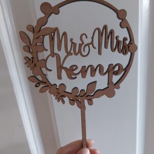 Personalised wreath cake topper, wooden, eucalyptus leaves, leaf garland, Custom surname, Wedding cake, Anniversary, Engagement, Celebration